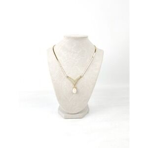 Vintage Christian Dior Gold Tone 1980s Flat Chain V Shaped Teardrop Pearl 17.25i